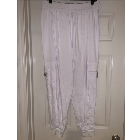Alice + Olivia ‼️ SALE‼️ Neta Cargo Pants in White –– NWT - Picture 7 of 17